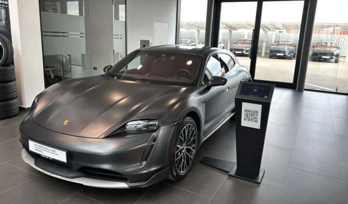 Porsche Taycan 2023 года