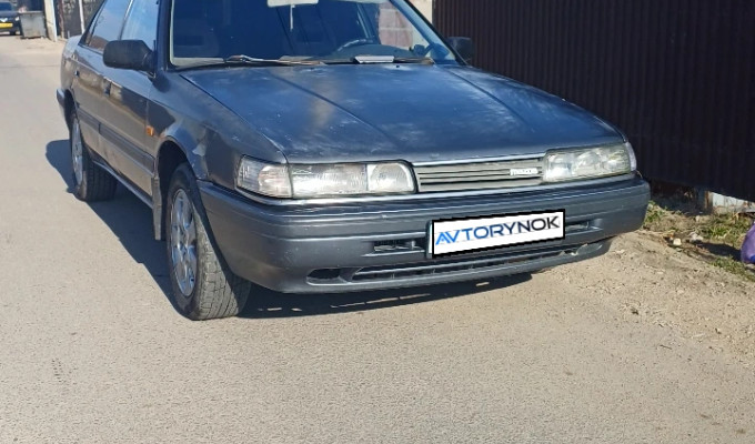 Mazda 626 1990 года