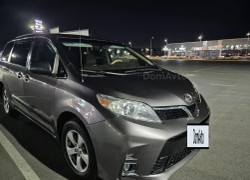 Toyota Sienna 2010 года