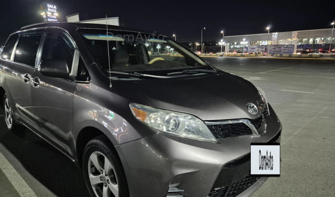 Toyota Sienna 2010 года