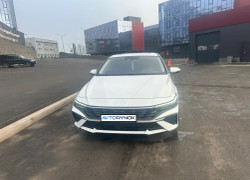Hyundai Elantra 2023 года
