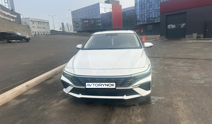 Hyundai Elantra 2023 года