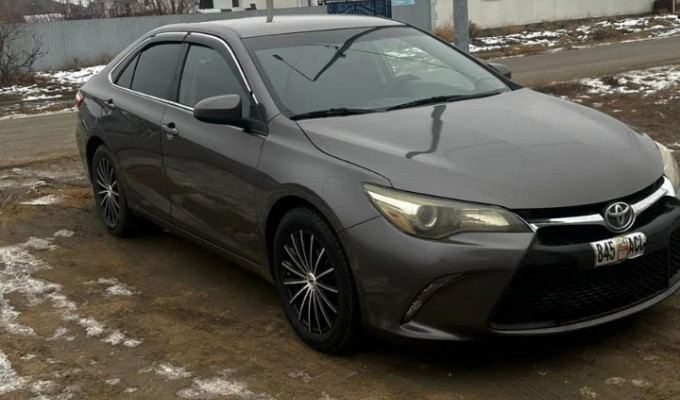 Toyota Camry 2016 года