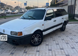 Volkswagen Passat 1993 года