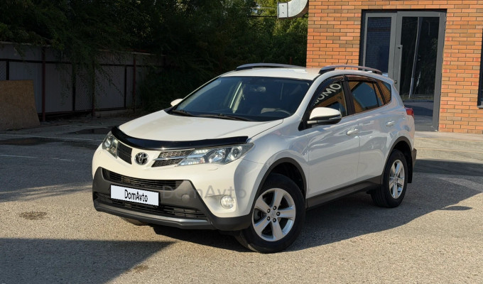 Toyota RAV4 2013 года