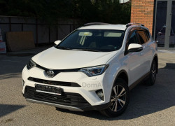 Toyota RAV4 2015 года