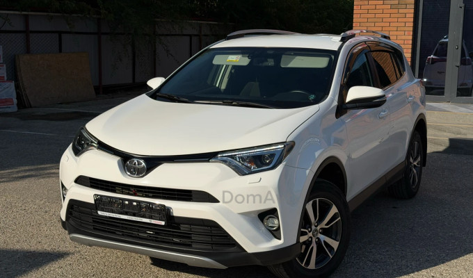 Toyota RAV4 2015 года