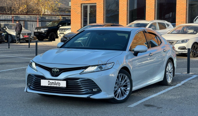 Toyota Camry 2018 года