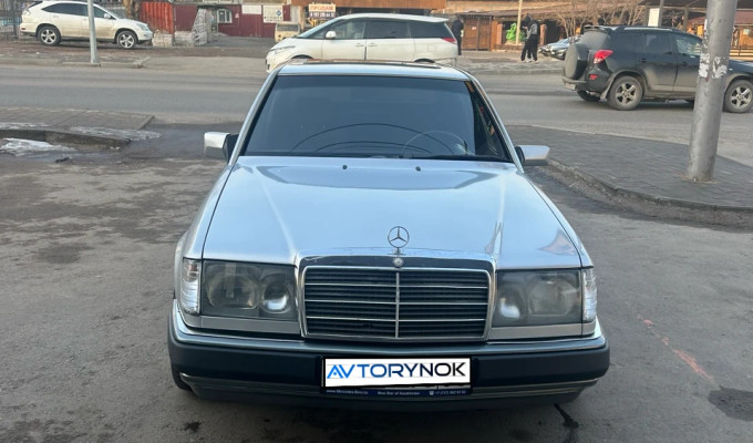 Mercedes-Benz E-Класс 1988 года