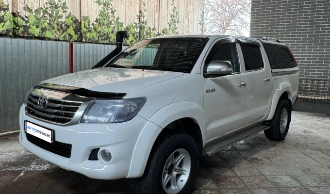 Toyota Hilux 2013 года