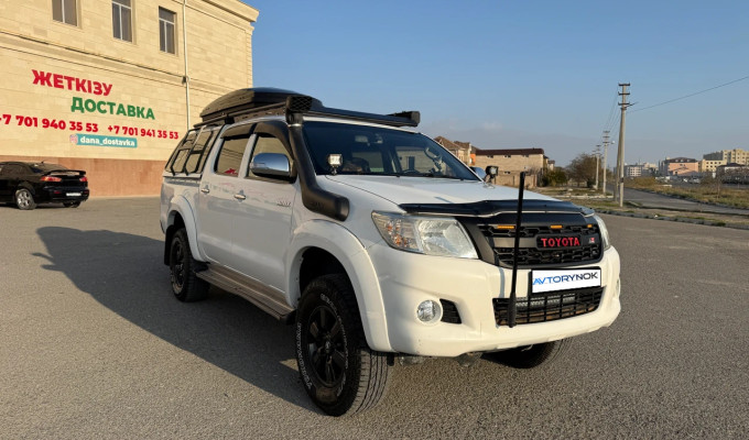 Toyota Hilux 2012 года
