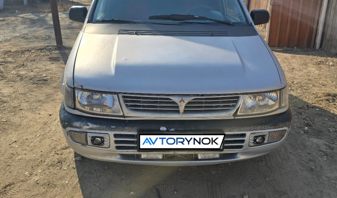 Mitsubishi Space Runner 1996 года