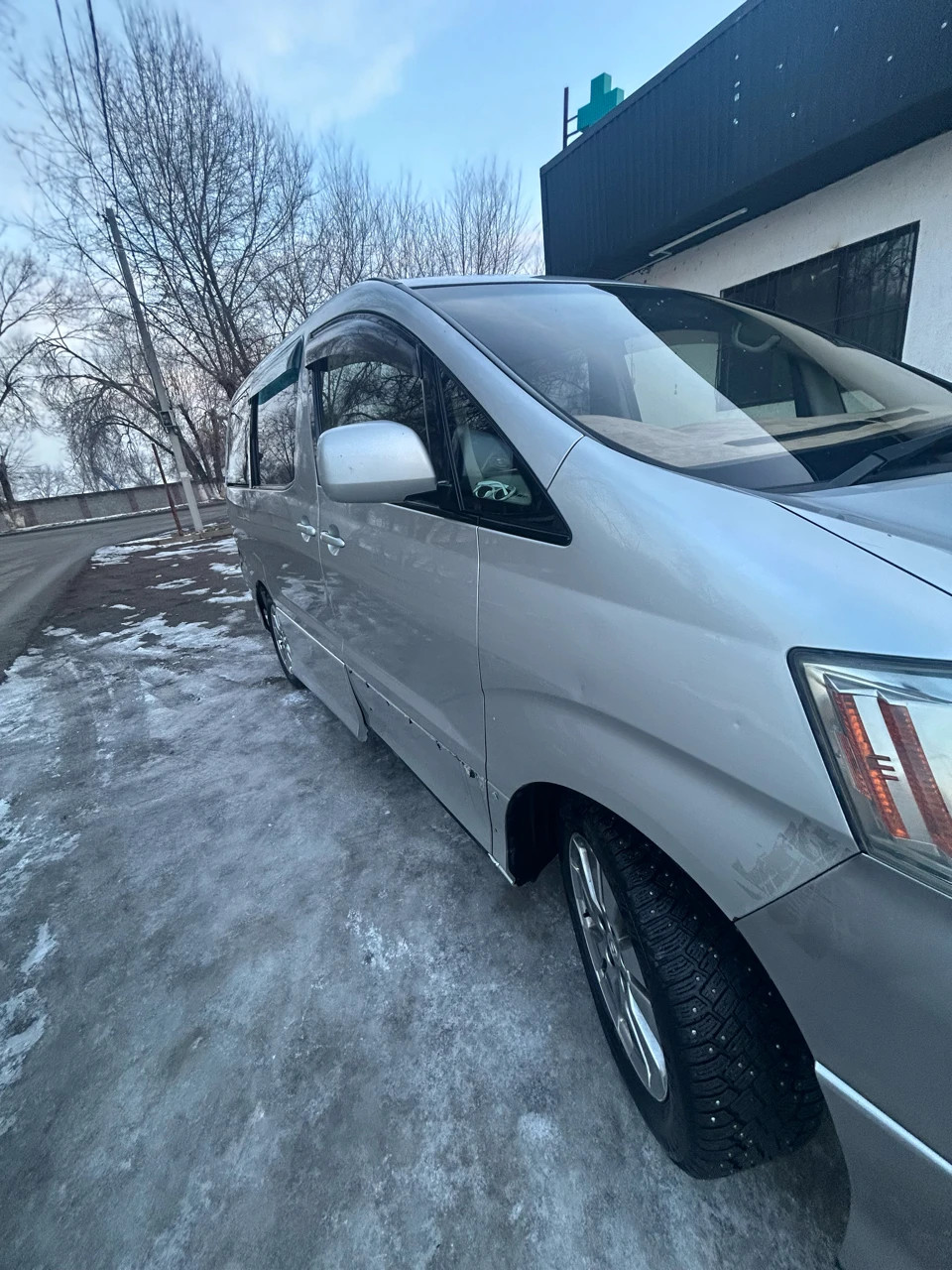 Toyota Alphard, 2004