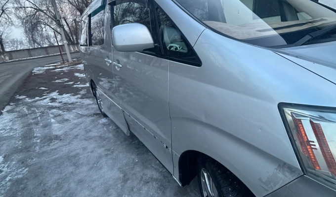 Toyota Alphard 2004 года