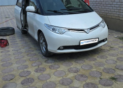 Toyota Estima 2006 года