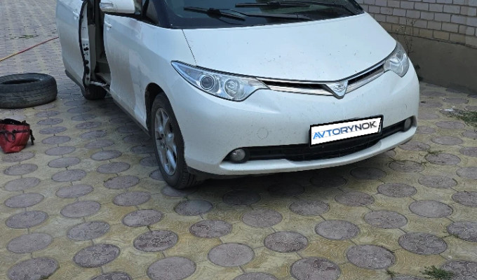 Toyota Estima 2006 года