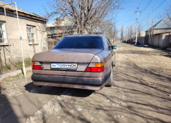 Mercedes-Benz E-Класс 1993 года