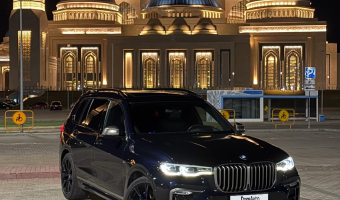 BMW X7 2020 года