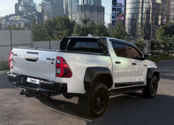 Toyota Hilux 2023 года