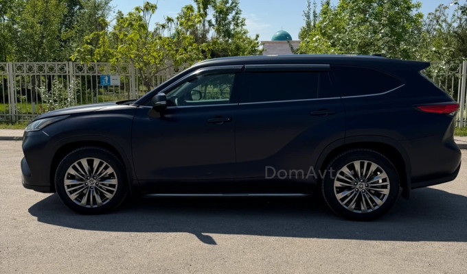 Toyota Highlander 2020 года