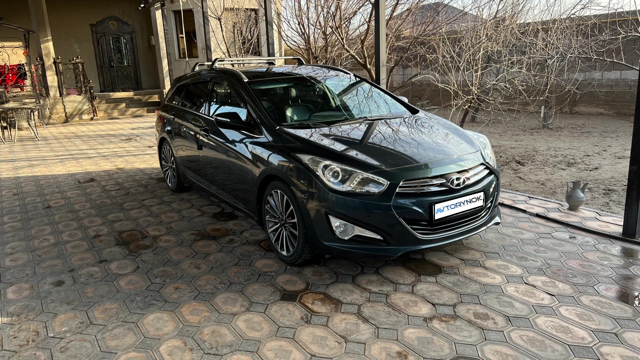 Hyundai i40, 2011