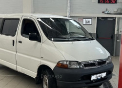 Toyota Hiace 2003 года