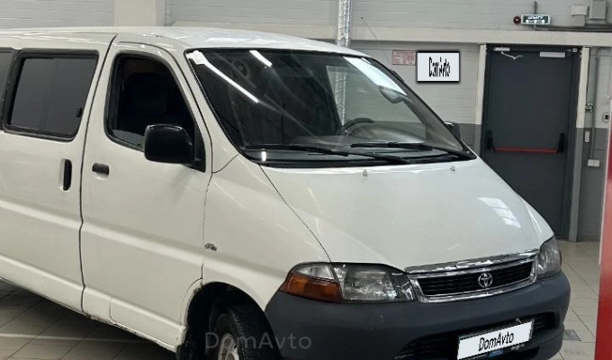Toyota Hiace 2003 года