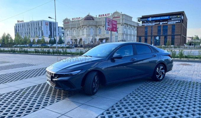 Hyundai Elantra 2023 года