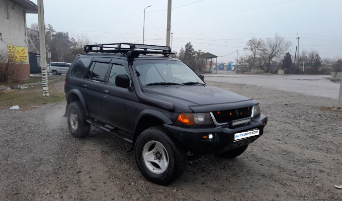 Mitsubishi Montero Sport 1999 года