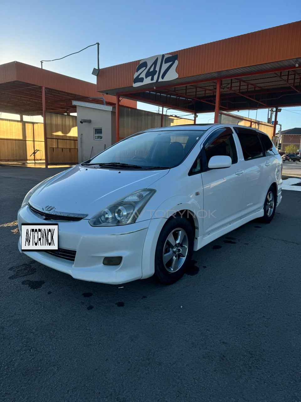 Toyota Wish, 2004