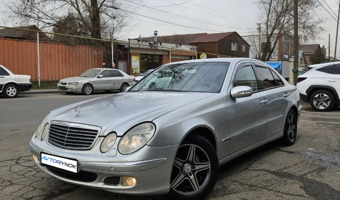 Mercedes-Benz E-Класс 2004 года