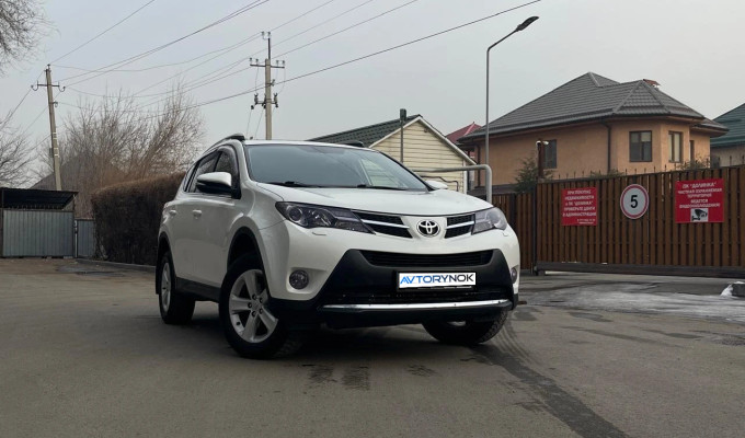 Toyota RAV4 2013 года