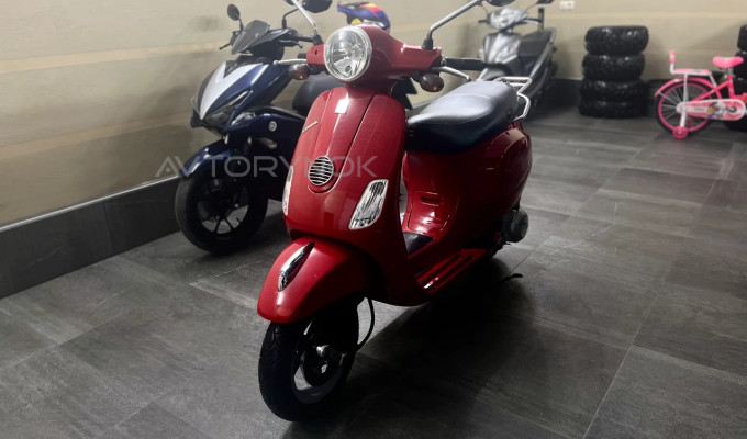 Продам скутер Vespa LX150