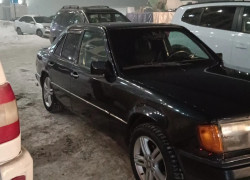 Mercedes-Benz E-Класс 1993 года