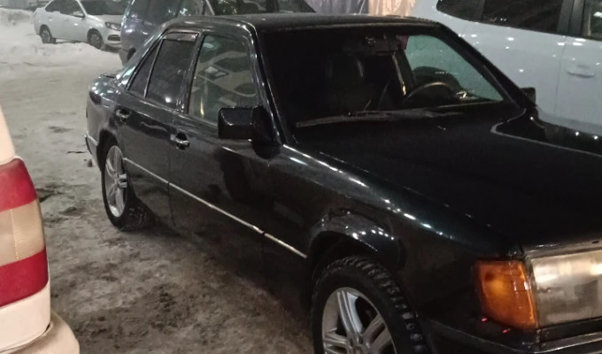 Mercedes-Benz E-Класс 1993 года