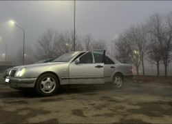 Mercedes-Benz E-Класс 1995 года