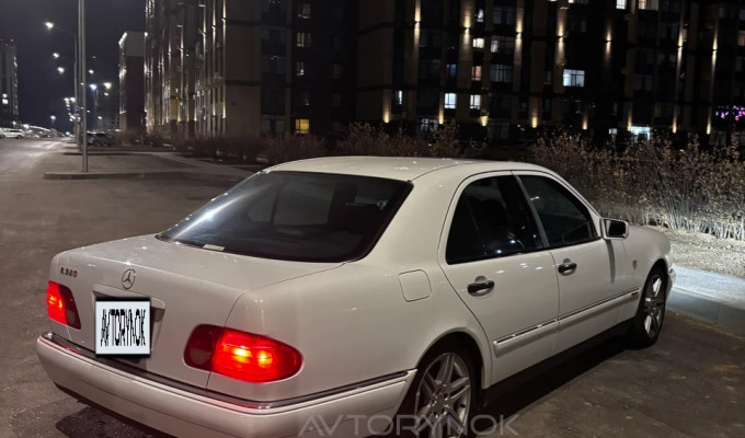 Mercedes-Benz E-Класс 1998 года