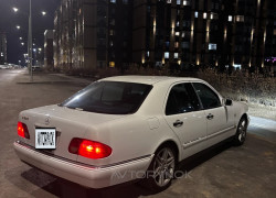 Mercedes-Benz E-Класс 1998 года