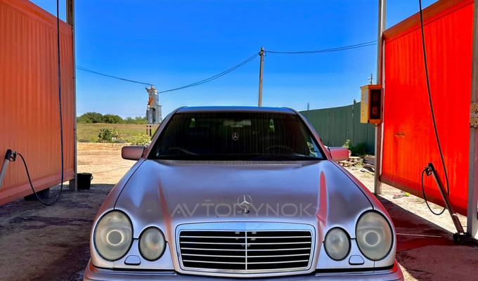 Mercedes-Benz E-Класс 1996 года