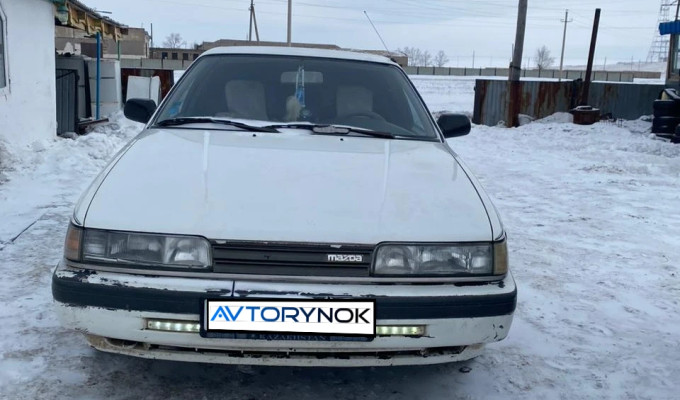 Mazda 626 1990 года