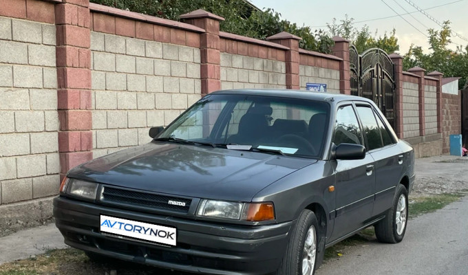 Mazda 323 1990 года