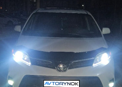 Toyota Sienna 2015 года