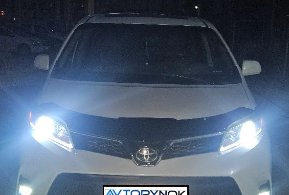 Toyota Sienna 2015 года