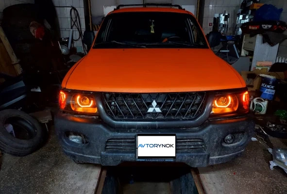 Mitsubishi Montero Sport 2000 года