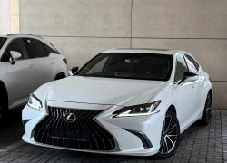Lexus ES 2022 года