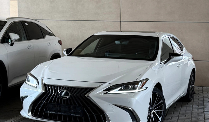 Lexus ES 2022 года