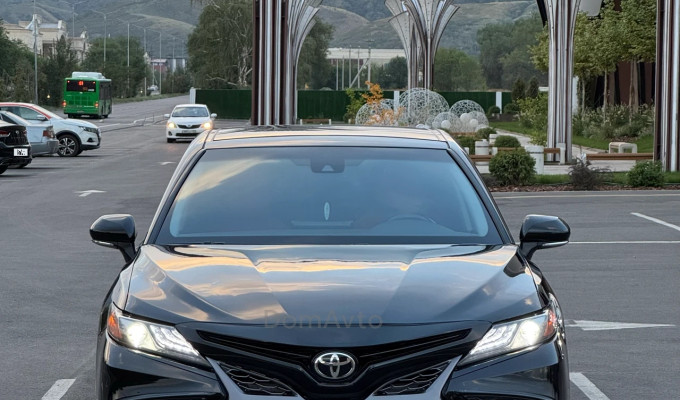 Toyota Camry 2021 года