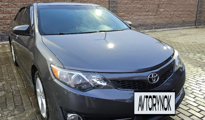 Toyota Camry 2013 года