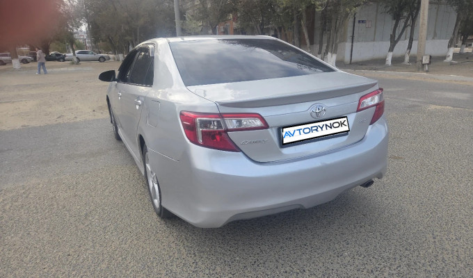 Toyota Camry 2012 года