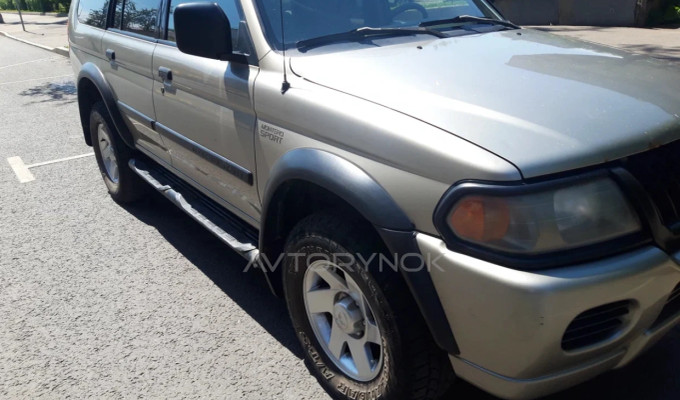 Mitsubishi Montero Sport 2000 года